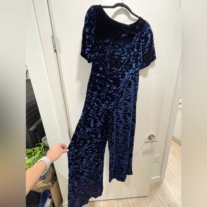 VINTAGE 80’s Blue Crumpled Velvet Jumpsuit 💙